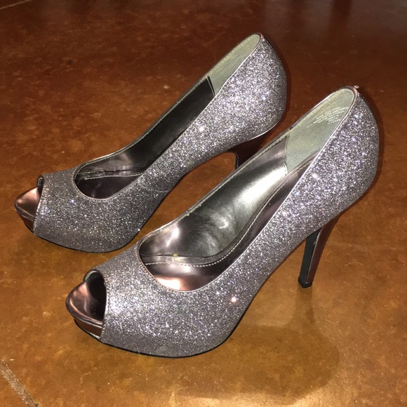 Jacqueline Ferrar Pewter Glitter Heels - Picture 2 of 5